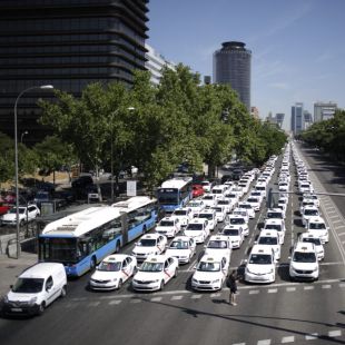 Los taxistas colapsan la Castellana