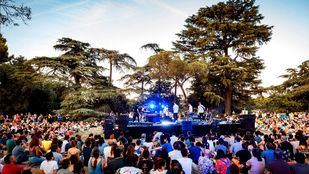 Vetusta Morla ha sido protagonista de 'Algo inesperado' en los Veranos de la Villa, con un concierto sorpresa en la Quinta de Torre Arias