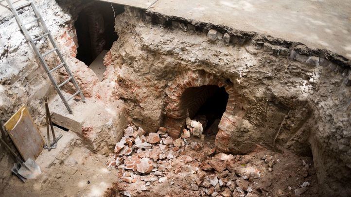 Las galerías surgieron al perforar el suelo en la calle Fuencarral.