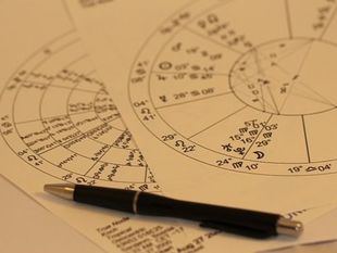 ¿Qué le deparan los astros este lunes?