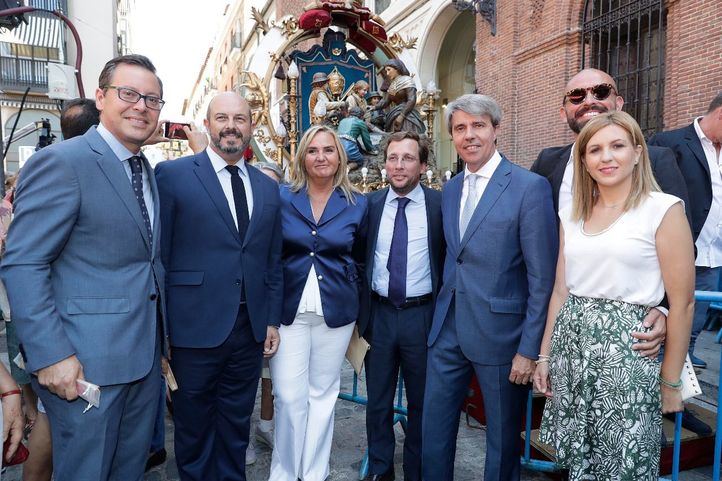 Garrido, junto a consejeros y diputados populares.