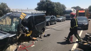 Heridos dos hombres tras chocar frontalmente con sus vehículos en Valdemorillo