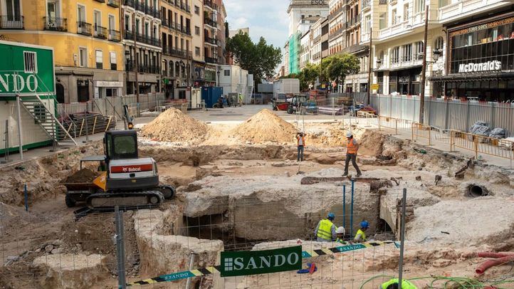 Las obras en la calle Gran Vía donde ha sido localizada la estructura del ascensor original que diseñó en arquitecto Antonio Palacios en esta estación.