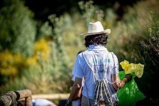 El 46% de los madrileños se agacharía a recoger un papel aunque no sea suyo