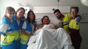 Da a luz a su tercer hijo en una ambulancia camino del hospital