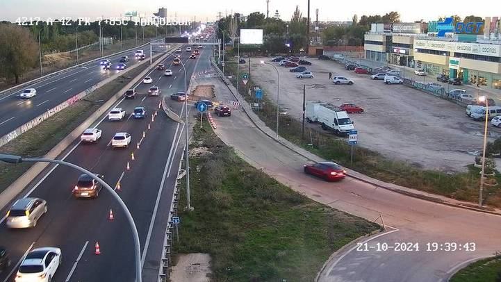 Las obras para reparar una tubería rota en la A-42 obliga a reducir los carriles