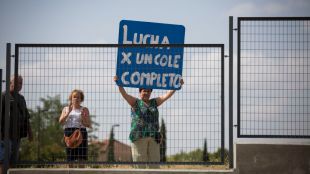 Las familias del Miguel de Cervantes se encierran en su todavía inacabado colegio
