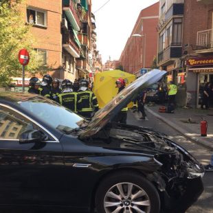 Un turismo choca contra un coche patrulla en Tetuán