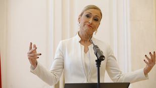 Delegación de Gobierno y Ministerio no ratifican que Cifuentes presentó el TFM cuando dijo