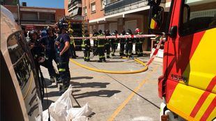 Los bomberos han trabajado durante tres horas para sofocar el fuego, que no ha dejado heridos