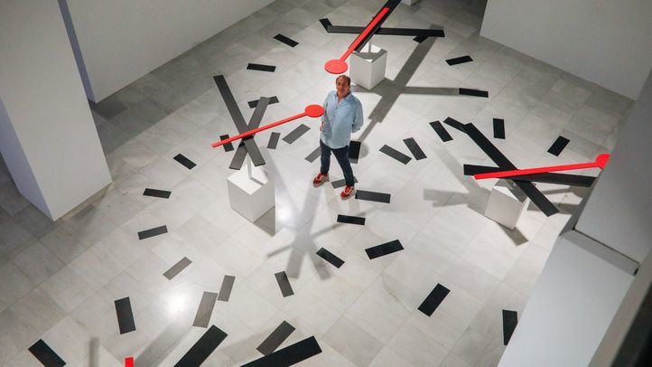 'Sostener el infinito en la palma de la mano' de Eugenio Ampudia.