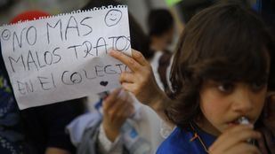 La Plataforma TEA Incluye convocó una concentración frente a la Consejería de Educación de la Comunidad de Madrid en protesta por los sucesos denunciados en el CPEE Santiago Ramón y Cajal de Getafe.