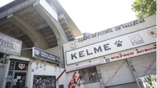 Comienza la retirada de andamios en el campo del Rayo