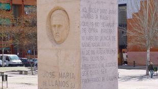 Monumento al Padre Llanos en el barrio del Pozo del Tio Raimundo, en el Distrito del Puente de Vallecas