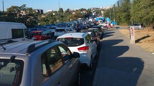 Retenciones en la cuesta del Sagrado Corazón, cerca del socavón de Arturo Soria