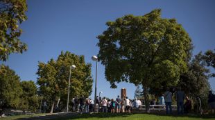 Vallecas homenajea al obispo Alberto Iniesta con un jardín