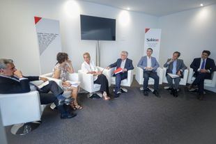 Los alcaldes de Majadahonda, San Fernando de Henares, Collado Villalba, Alcobendas, Alcalá y Alcorcen en el debate organizado por Cambio 16 sobre el presente y el futuro del municipalizo.
