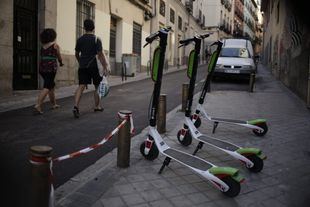 Los patinetes protagonizan el debate en torno a la nueva movilidad madrileña