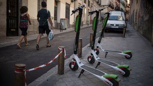 Adiós al vacío legal: los patinetes ya tienen normas para circular por Madrid