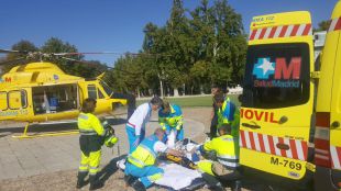 Un joven, apuñalado por su padre cuando evitaba que agrediese a la madre