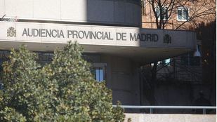 El caso en el que atracador y atracado comparten banquillo de acusados