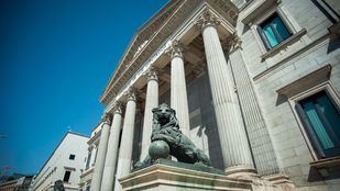 Esculturas de los leones del Congreso de los Diputados realizados por el escultor Ponciano Ponzano.