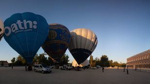 Una treintena de globos sobre el cielo de Aranjuez