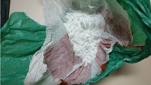 Detenido tras ocultar cocaína en el secamanos de un bar