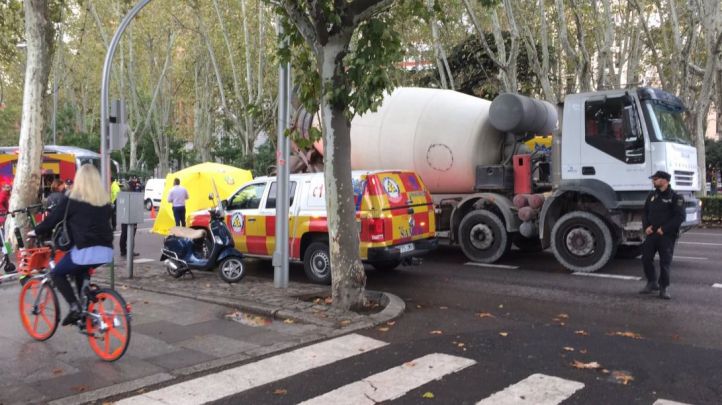 Los servicios de emergencias en el lugar del atropello
