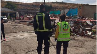 El fallecido estaba manipulando un poste eléctrico cuando ha recibido una descarga eléctrica que le ha entrado por una mano y le ha salido por un pie