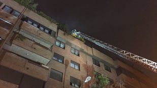 Un incendio calcina un ático en Chamartín