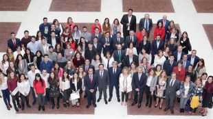 Se acabó el 'éxodo joven': las empresas 'pescan' en las universidades públicas