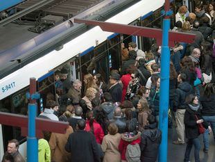 Metro 'reordena' maquinistas por el Black Friday y Navidad