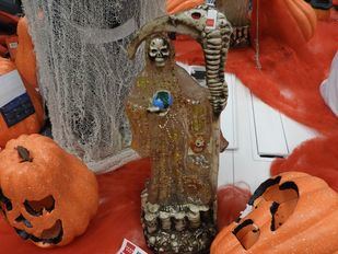 La Comunidad retira figuras de la Santa Muerte que contenían semillas tóxicas