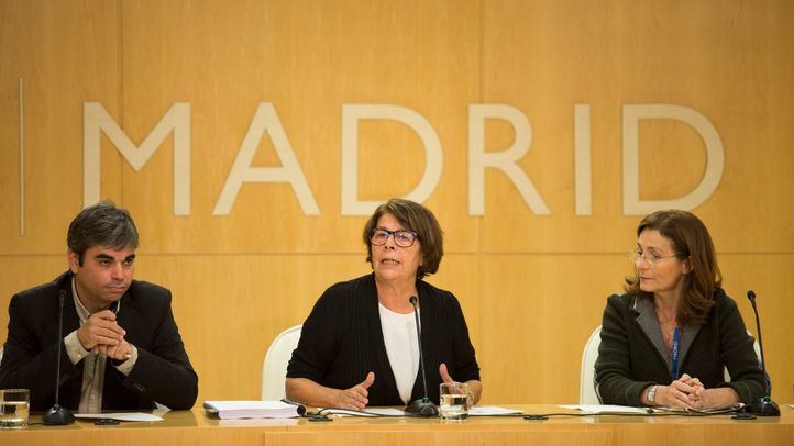 García Castaño, Sabanés y Valiente, durante la rueda de prensa en la que han detallado el decreto.