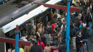 Túneles cerrados, accidentes y huelga de Cercanías colapsan Madrid