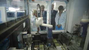 Sanidad volverá a privatizar el servicio de laboratorio de varios hospitales