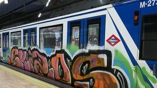 Los grafiteros de Metro se trasladan esta vez a Las Rosas