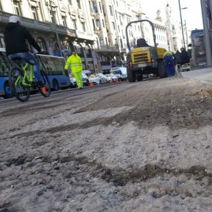 La Gran Vía acelera su puesta a punto: ahora, el asfalto