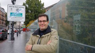 El edil socialista, este miércoles en una de las 'fronteras' de Madrid Central.