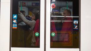 Metro reforzará siete líneas el fin de semana del Black Friday