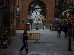 El Ayuntamiento asume el descontrol de Malasaña y compromete medidas, pero los vecinos avisan: "Es insuficiente"