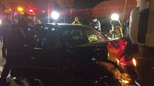 Coche y camión accidentados esta noche en Villaverde.
