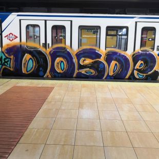 Detenidos tres grafiteros por pintar un tren de Metro
