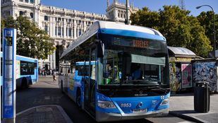 La EMT reforzará 32 líneas de autobús en Navidad
