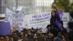 Las estudiantes marchan por una "educación sexual inclusiva"