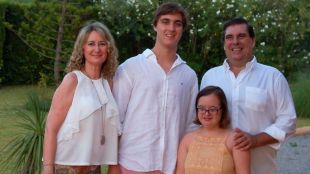 Rectifica la comunidad que prohibió a una joven con síndrome de Down usar la piscina y el ascensor