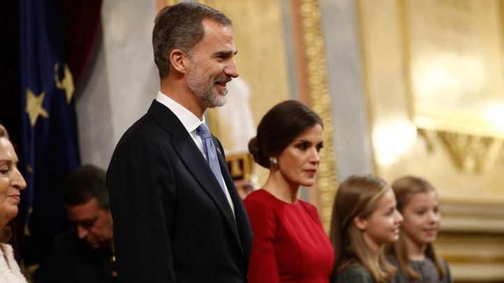 La presidenta del Congreso, Ana Pastor, junto a los Reyes, la Princesa de Asturias y la Infanta Sofía