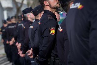 Empate en ultras deportados: un Barra Brava, expulsado de Barajas