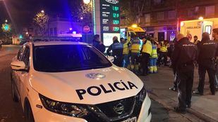 Diferentes dotaciones de policía se acercaron al lugar de los hechos.